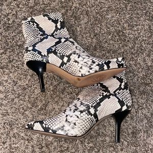 NEW Vince Camuto heeled booties